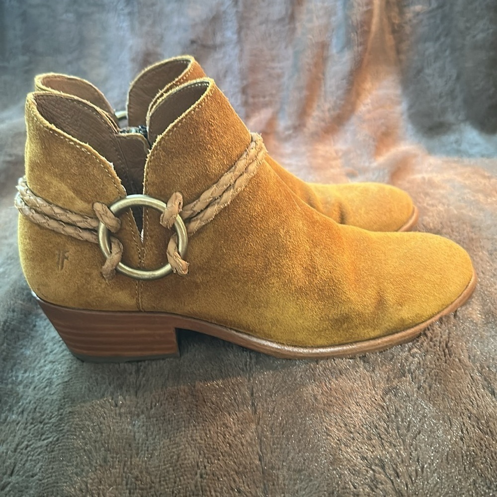 FRYE Carson Braided Harness Suede Ankle Boot Wheat Sz 6.5 - Picture 5 of 13